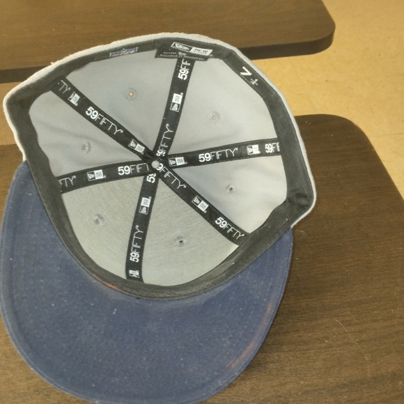 Used Dallas cowboy fitted hat size 7 1/4 - Picture 5 of 5